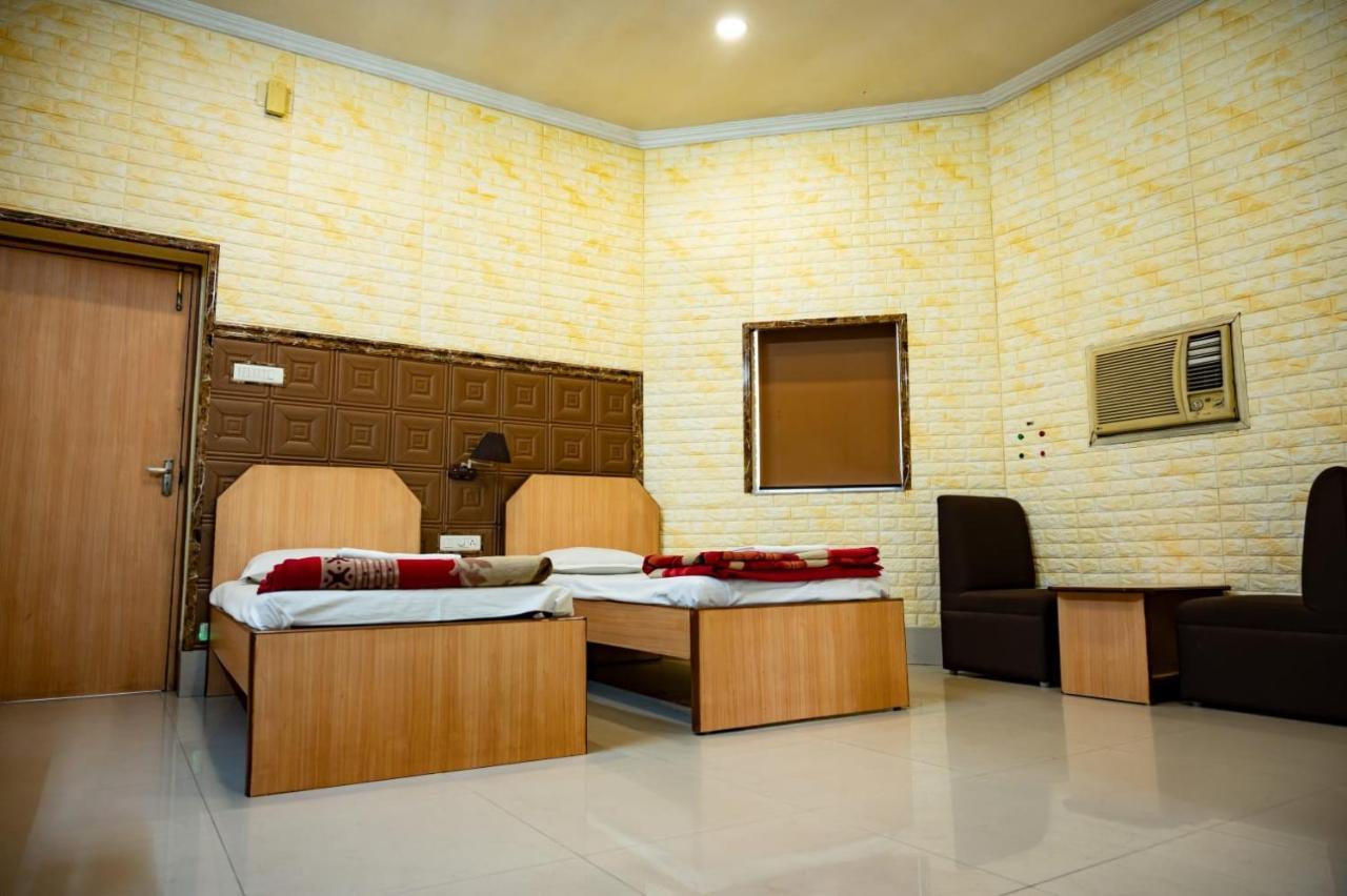 Hotel Komala Vilas Колката Екстериор снимка
