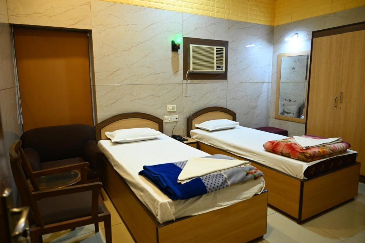 Hotel Komala Vilas Колката Екстериор снимка