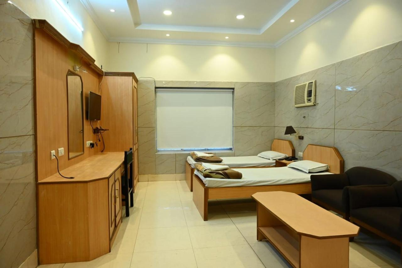 Hotel Komala Vilas Колката Екстериор снимка