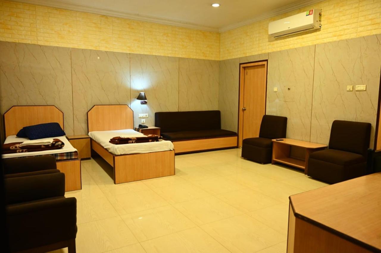 Hotel Komala Vilas Колката Екстериор снимка