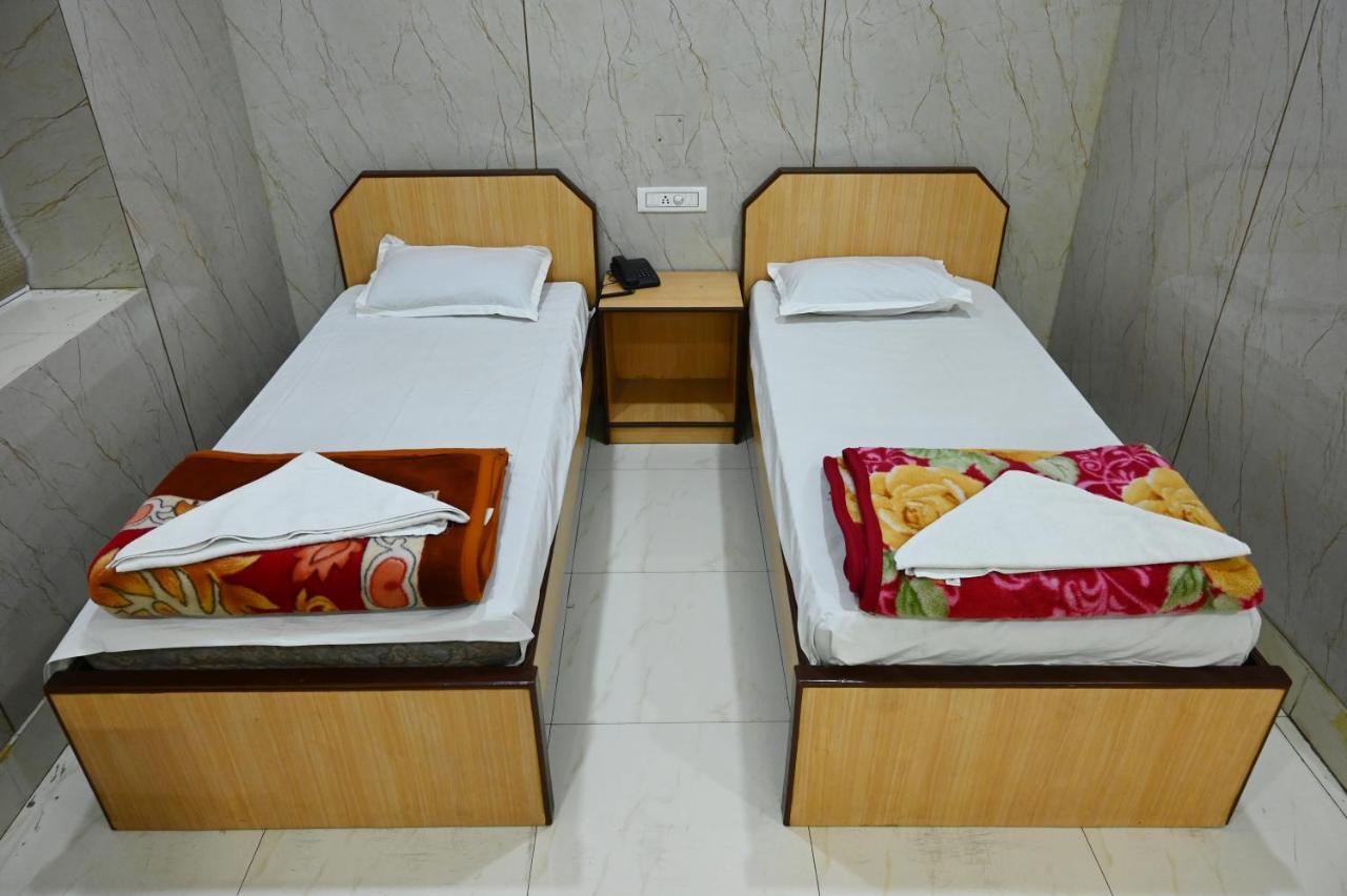 Hotel Komala Vilas Колката Екстериор снимка